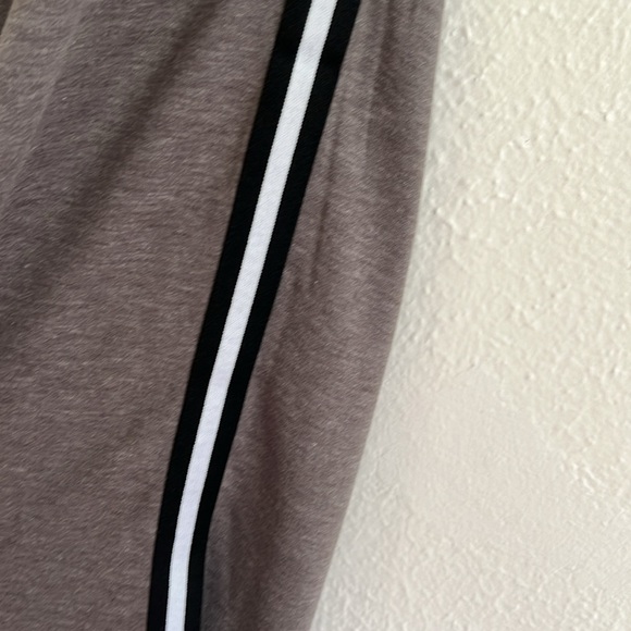 Max Studio Performance Gray Racer Stripe Draw String Straight Leg Sweatpants M - Picture 3 of 7